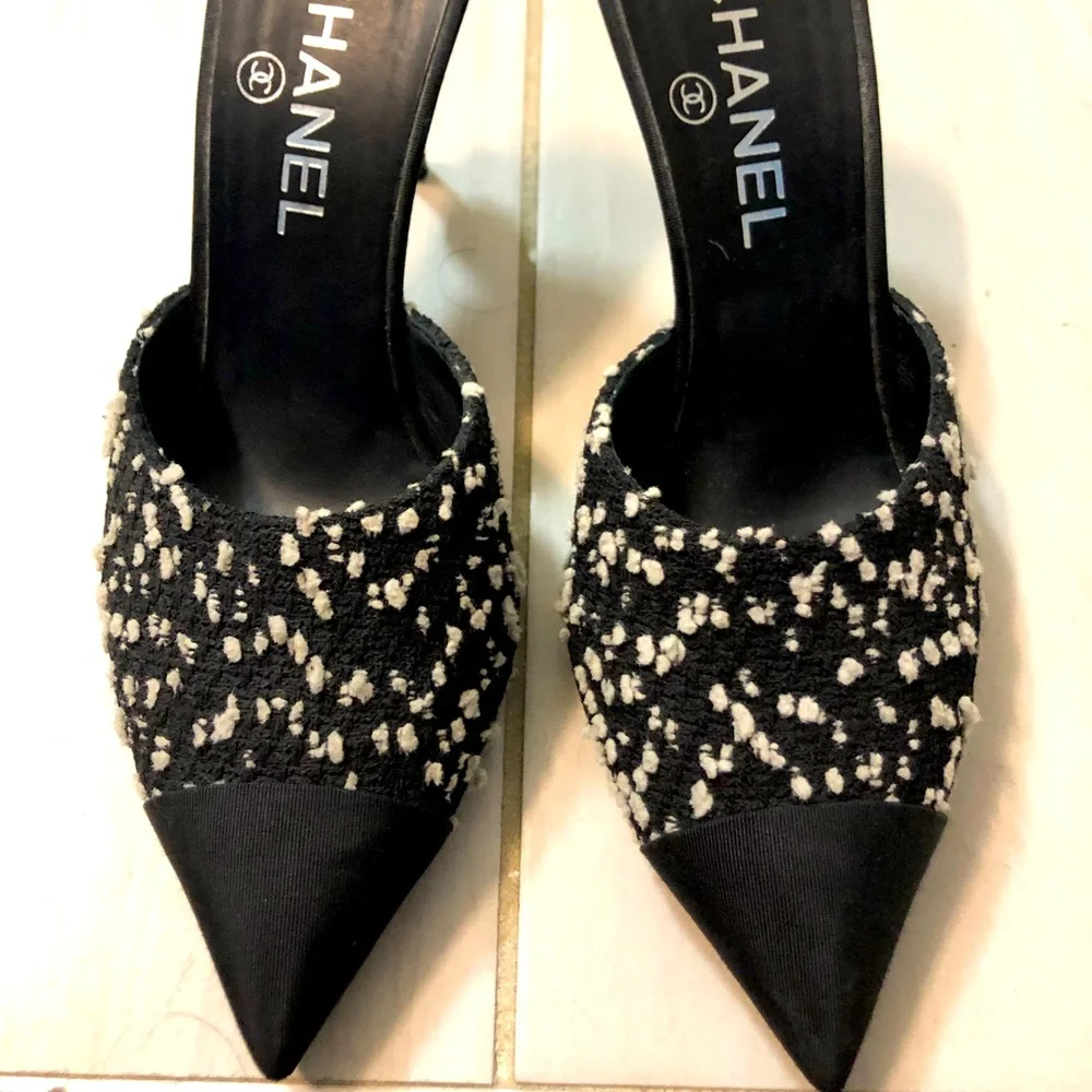 SOLD-Chanel tweed black and white mules 37 - Picture 2 of 12